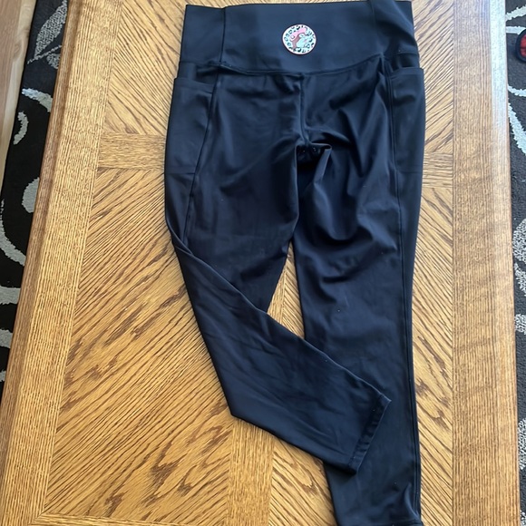 Buc-ees color Beaver Logo High Rise Active Leggings with side Pockets Size M - Picture 2 of 6